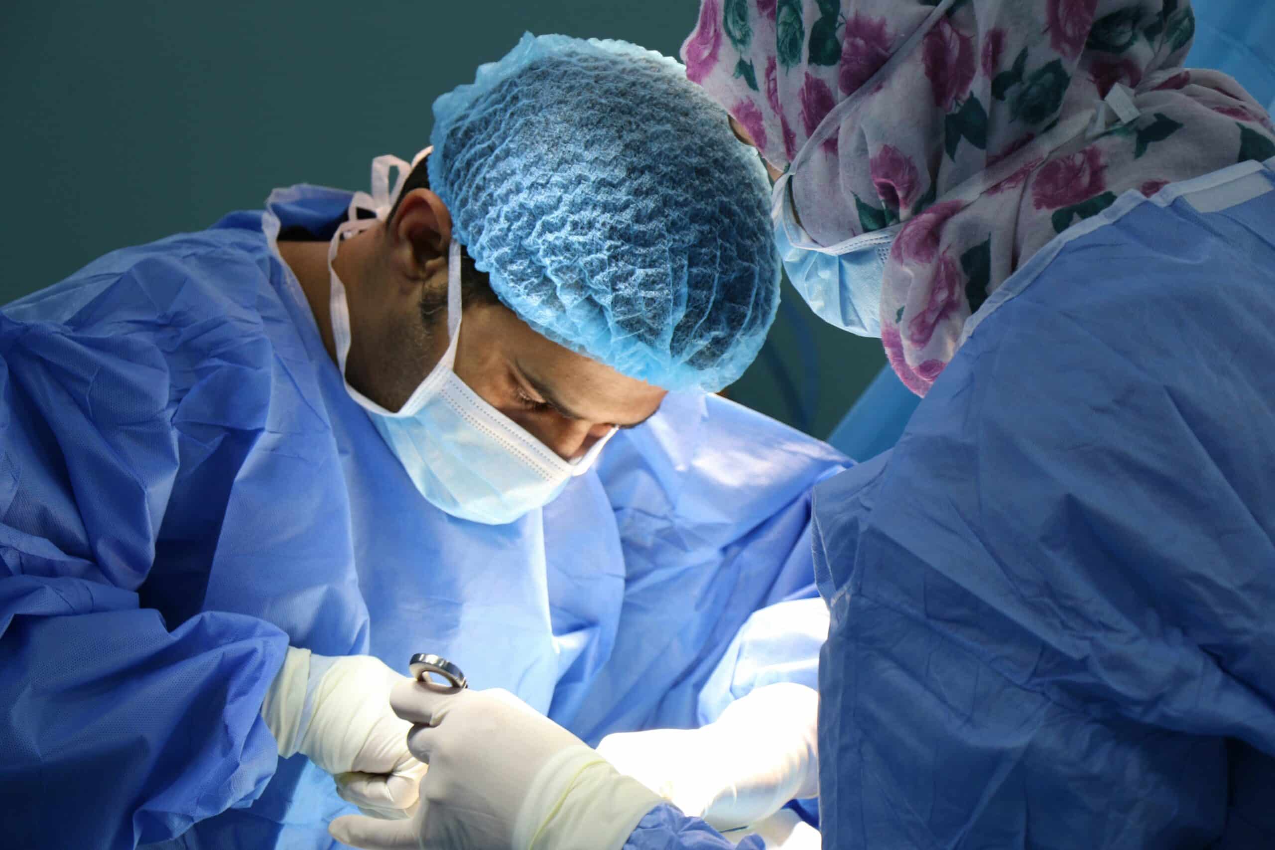 How Neurological Surgeons Handle Complications During Surgery